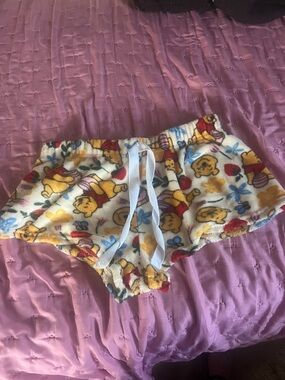 Winnie the Pooh Fleece Lounge Shorts - Yellow & White